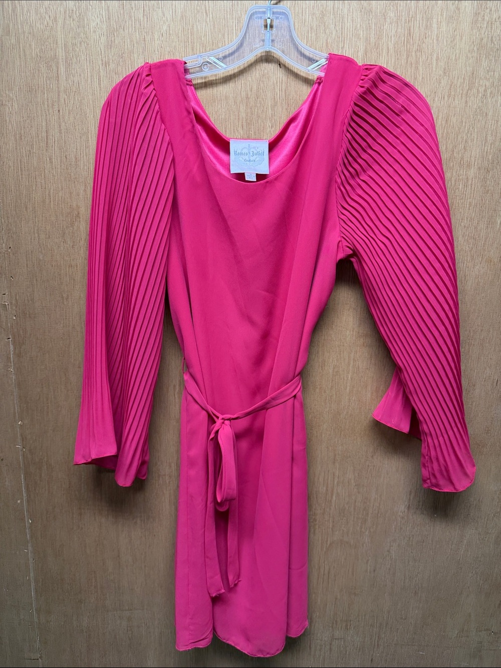 Romeo & Juliet Couture Hot Pink Pleated-Sleeve Tie-Waist Long Sleeve Dress